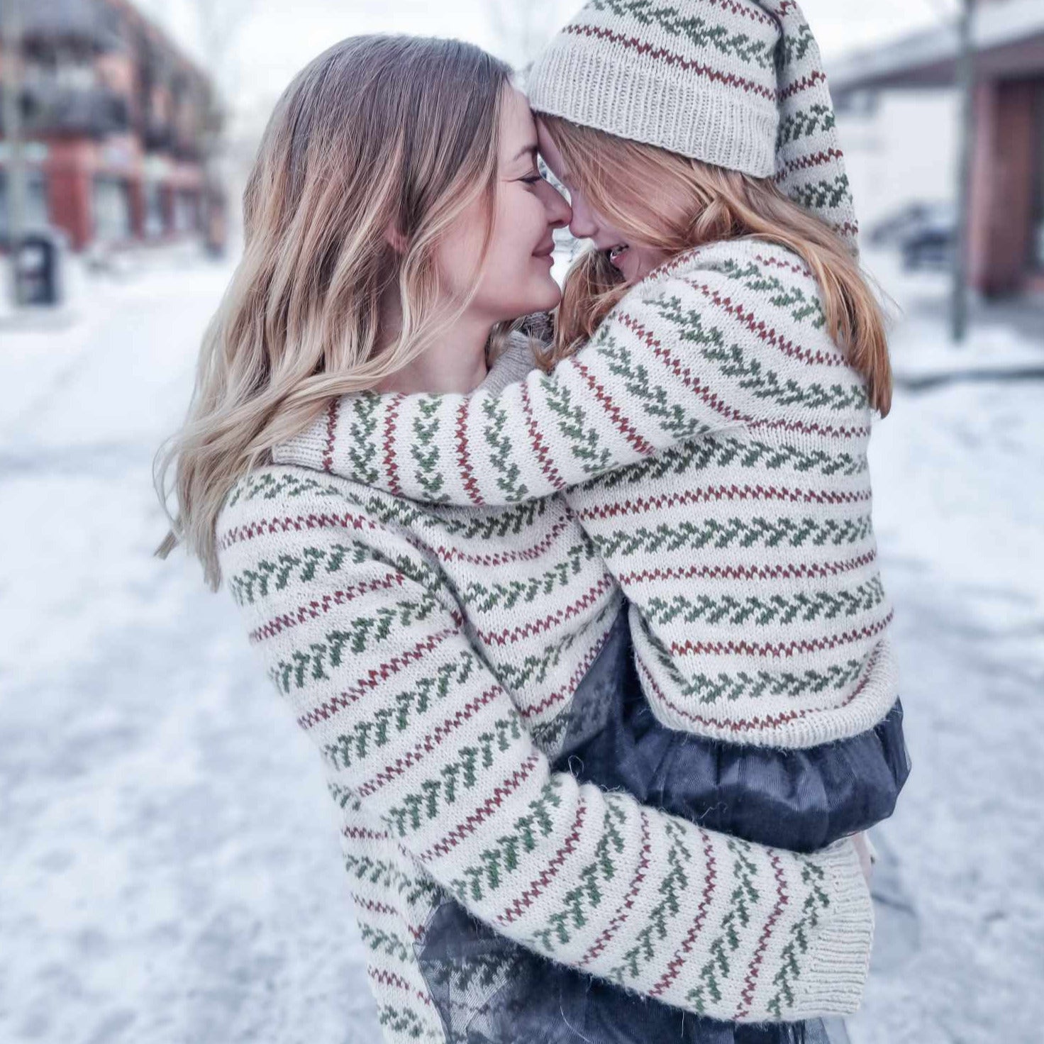 HOLLY-JOLLY SWEATER DAME - Norsk oppskrift