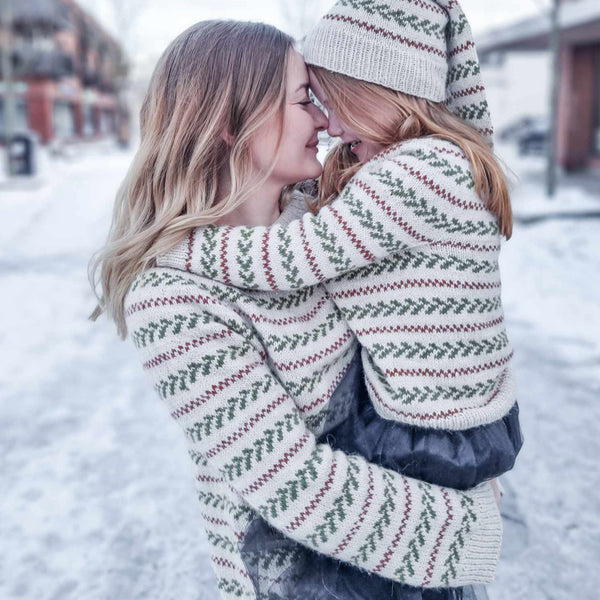 HOLLY-JOLLY SWEATER DAME - Norsk oppskrift